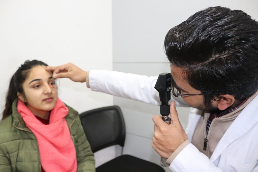 retinoscopy, eyes, check up-5521411.jpg